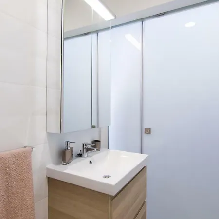 Modern Loft 15m To The Beach Wifi *