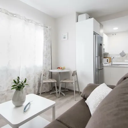 Апартаменты Modern Loft 15m To The Beach Wifi